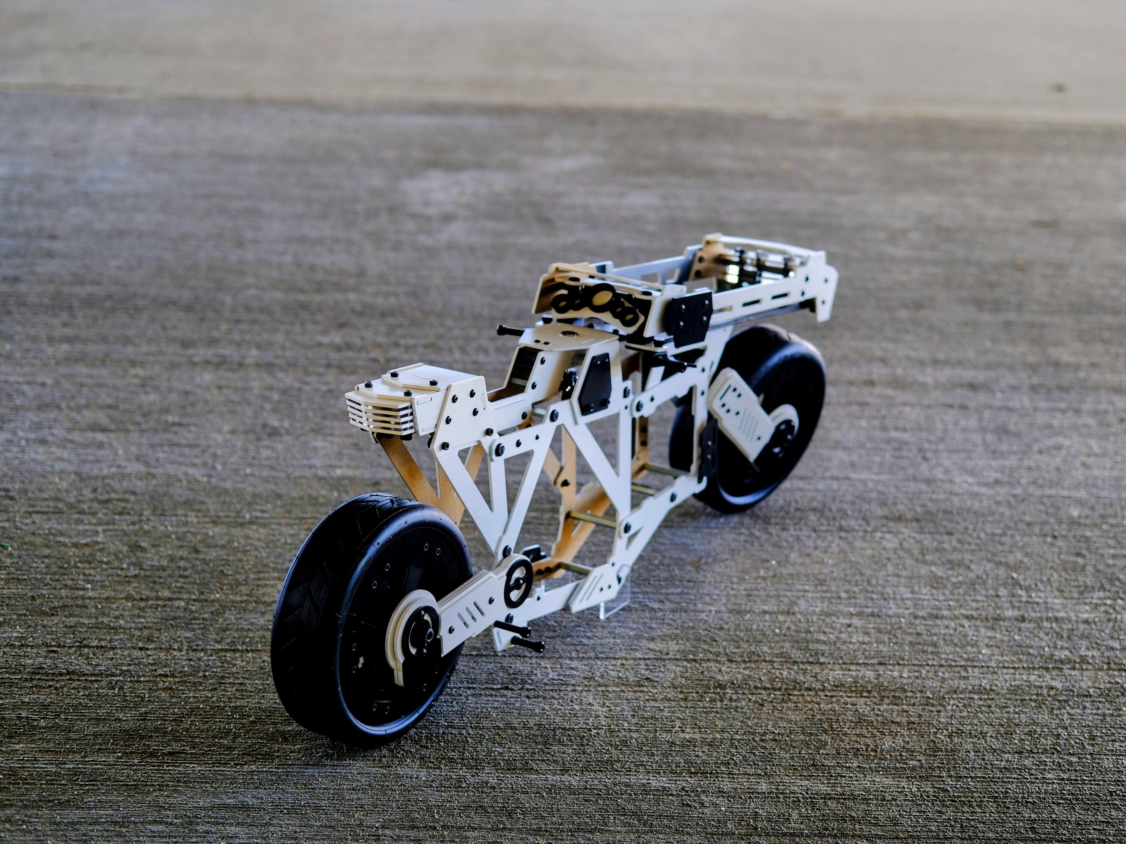 Quantum Retrograde Bike (Glacier White)