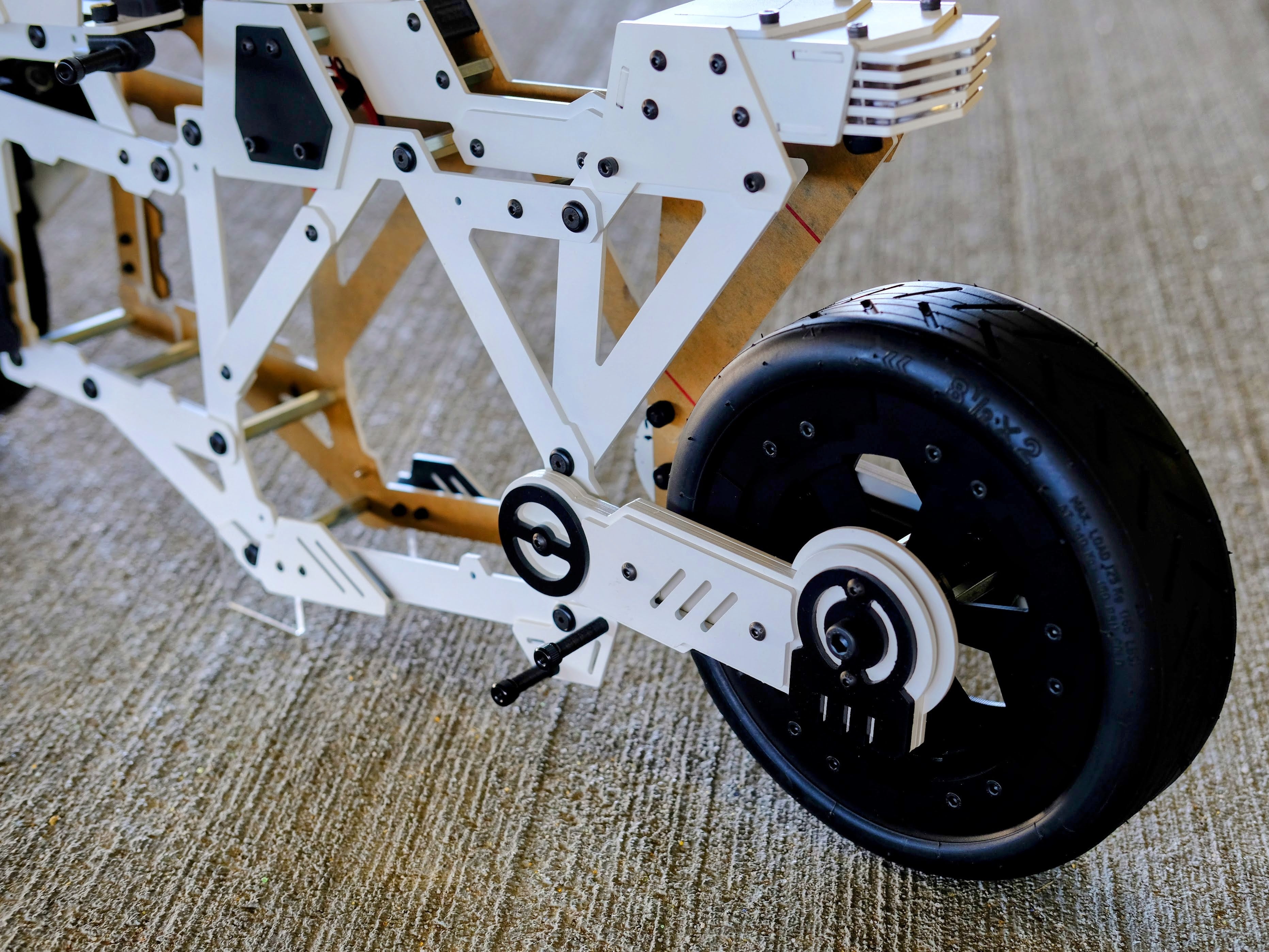 Quantum Retrograde Bike (Glacier White)